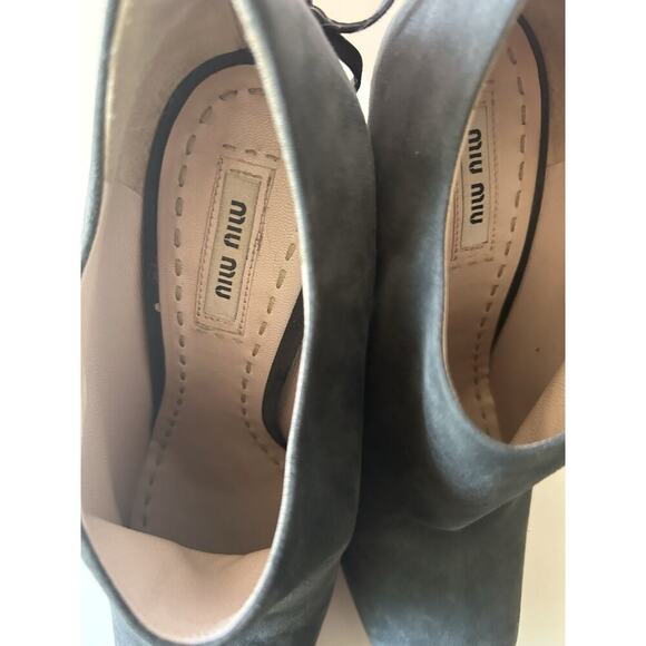MIU MIU Back Zipper Funky Heel Platform Suede Grey Ankle Booties Shoes 9 Ret$550 - Picture 12 of 16